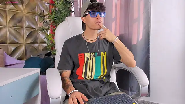 Snapshot of imsammytop chatting on October 21, 1:23 pm imsammytop online show from October 21, 1:23 pm