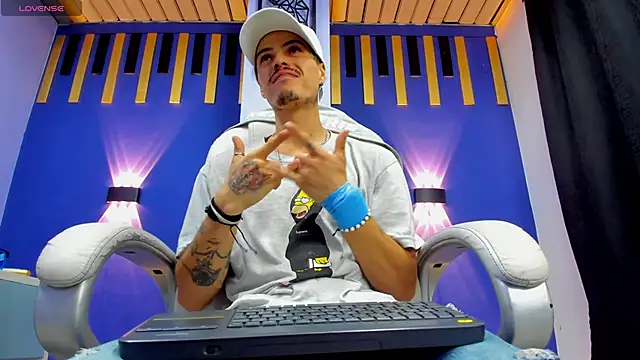 Snapshot of imsammytop chatting on November 18, 12:42 pm imsammytop online show from November 18, 12:42 pm