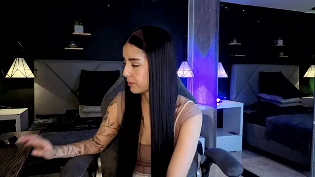 Snapshot of giapearl25 chatting on November 19, 1:44 pm giapearl25 online show from November 19, 1:44 pm