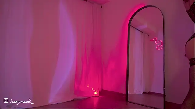  issy online show from October 12, 2:54 am