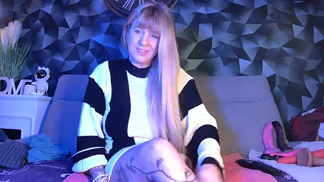 Delichieuse5 online show from February 6, 8:56 pm