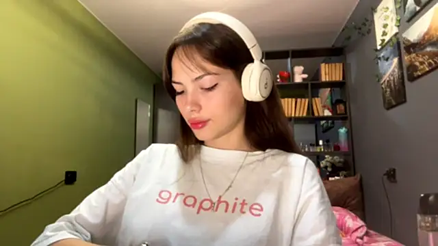 MysticAlisa online show from October 4, 10:35 am