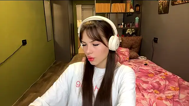 MysticAlisa online show from October 10, 9:30 am