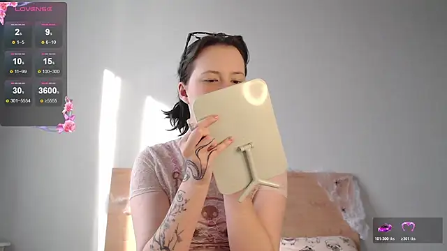 katlynaccerman online show from October 31, 5:52 am