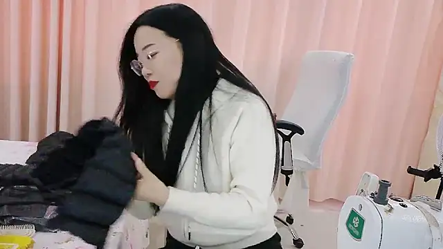 Snapshot of CCOO520 chatting on November 9, 8:34 am CCOO520 online show from November 9, 8:34 am