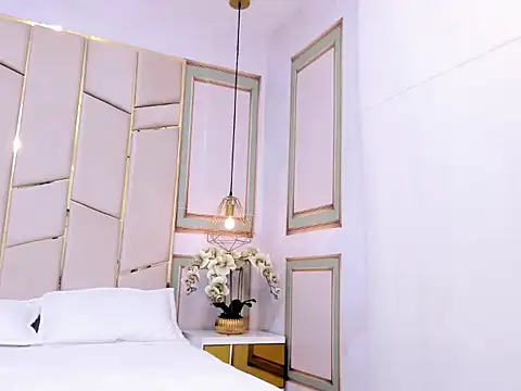 Laia 18 online show from October 20, 11:43 am