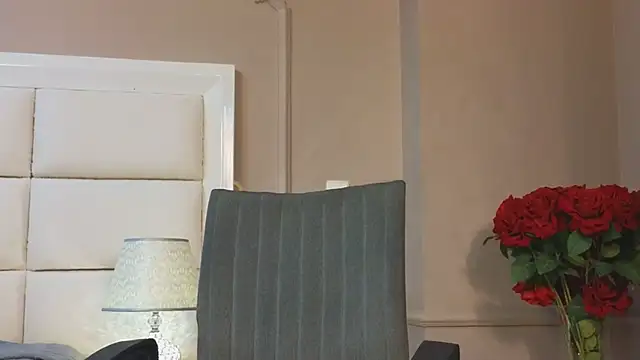 Snapshot of DereckWolf_ chatting on October 9, 11:52 am DereckWolf online show from October 9, 11:52 am