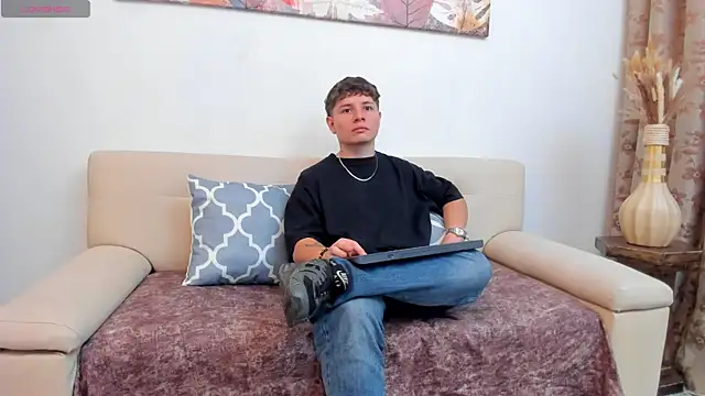 Leoo Miller online show from October 8, 8:50 pm