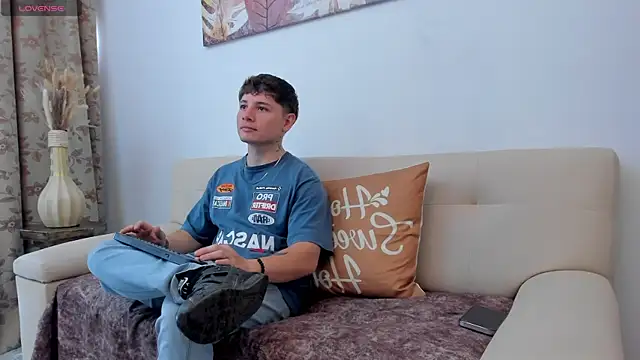 Leoo Miller online show from October 11, 8:29 pm