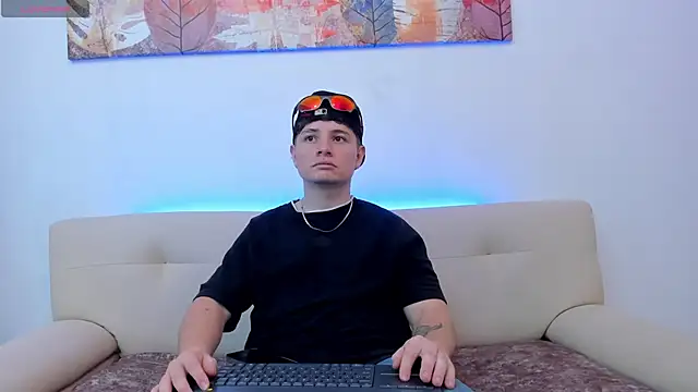 Leoo Miller online show from October 23, 8:07 pm