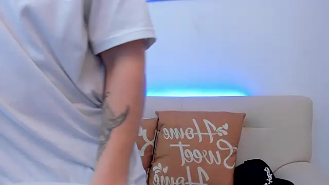 Leoo Miller online show from October 28, 9:17 pm