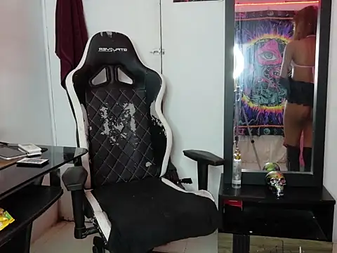 kitty-aly online show from December 19, 11:45 pm