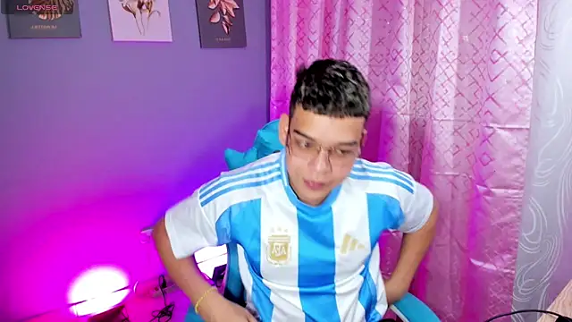 alex boyy online show from October 5, 1:04 am