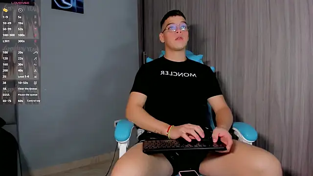 alex boyy online show from October 10, 4:44 am