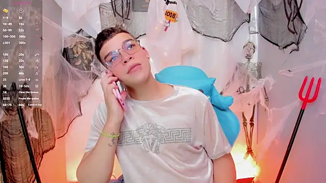 alex boyy online show from October 29, 6:09 pm