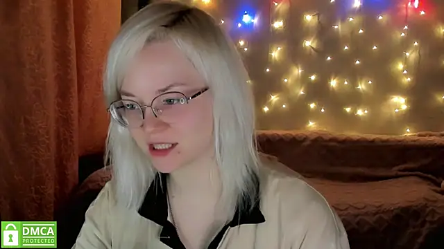 HoneyDazzle online show from December 4, 9:12 pm