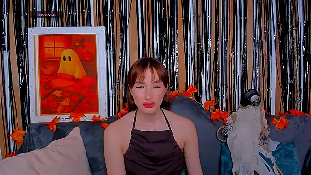 Olivia Grantt online show from October 25, 1:02 am