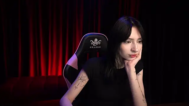 Snapshot of Trix_Void chatting on October 7, 7:49 am Trix Void online show from October 7, 7:49 am