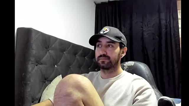 Snapshot of coolfriki chatting on October 31, 6:47 am coolfriki online show from October 31, 6:47 am