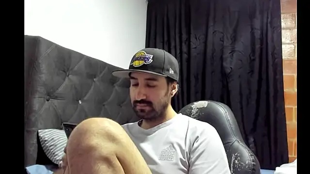 Snapshot of coolfriki chatting on November 5, 3:06 am coolfriki online show from November 5, 3:06 am