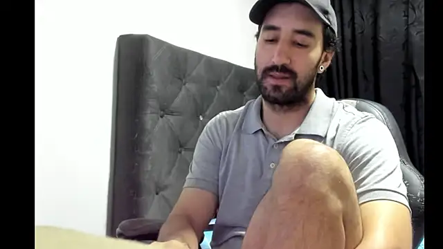 Snapshot of coolfriki chatting on November 10, 4:22 am coolfriki online show from November 10, 4:22 am