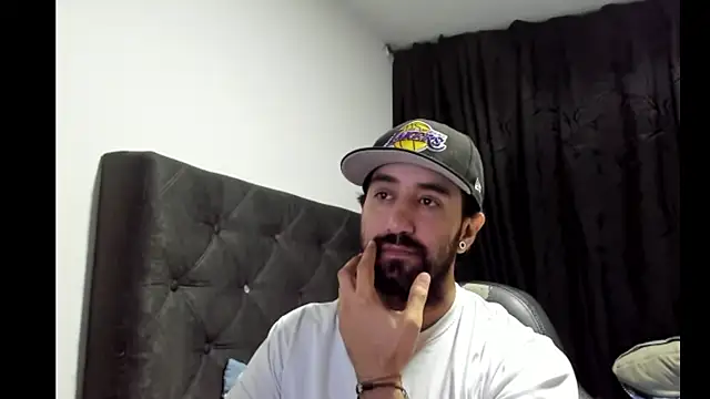 Snapshot of coolfriki chatting on November 20, 2:34 am coolfriki online show from November 20, 2:34 am