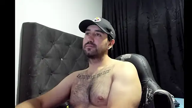 Snapshot of coolfriki chatting on November 22, 11:37 pm coolfriki online show from November 22, 11:37 pm