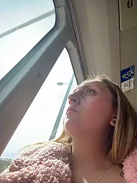 Mia dca online show from December 3, 6:50 pm