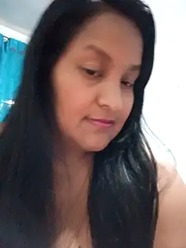 Snapshot of lucia00xx chatting on November 26, 1:39 am lucia00xx online show from November 26, 1:39 am