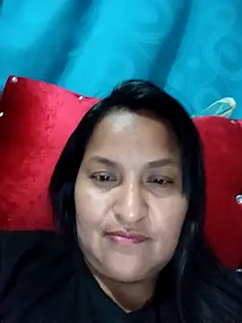 Snapshot of lucia00xx chatting on November 30, 2:15 am lucia00xx online show from November 30, 2:15 am