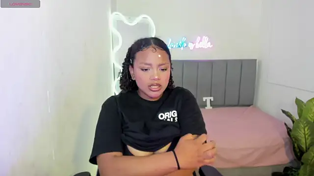 THIANA TAY online show from November 3, 4:03 am