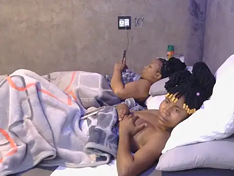 petite queenx online show from October 28, 2:04 am