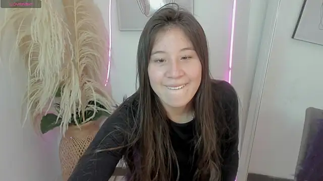 Snapshot of TamaraKarter chatting on November 1, 12:40 pm TamaraKarter online show from November 1, 12:40 pm