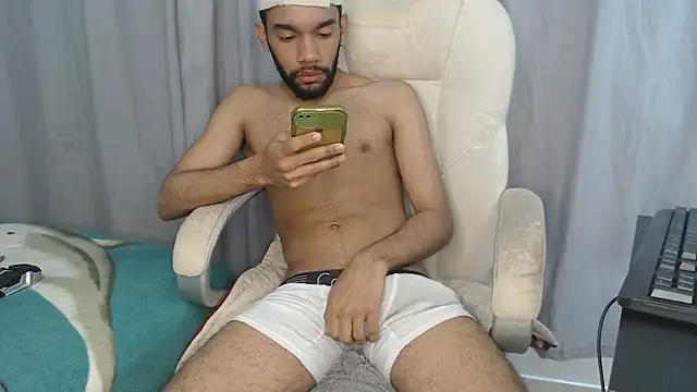 Snapshot of andresnoir_ chatting on October 19, 2:29 pm andresnoir online show from October 19, 2:29 pm