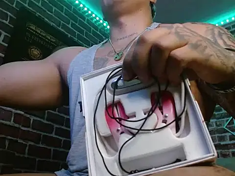 Snapshot of jordan_bigcock_ chatting on October 10, 8:13 am jordan bigcock online show from October 10, 8:13 am