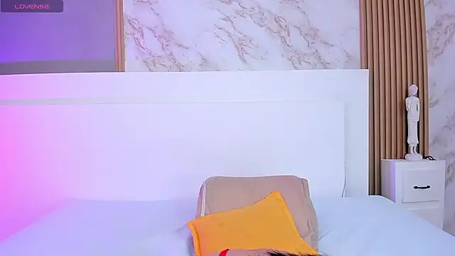 TianaGlow44 online show from November 2, 11:45 am