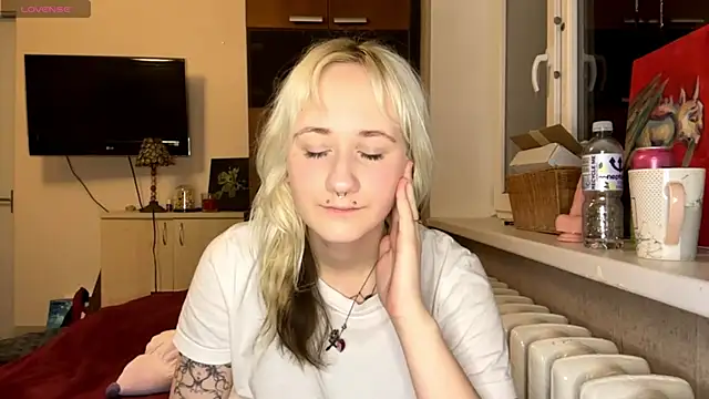 Snapshot of Ulemonala_Cute chatting on November 18, 6:34 pm Ulemonala Cute online show from November 18, 6:34 pm