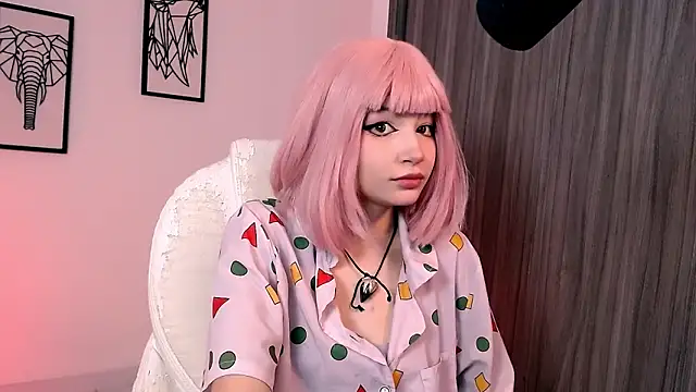 Snapshot of EmuOtori chatting on October 10, 11:42 am EmuOtori online show from October 10, 11:42 am