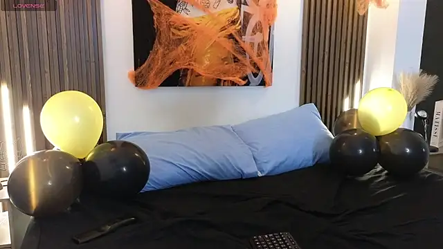 Snapshot of Kitty_Bombon chatting on October 22, 8:19 pm Kitty Bombon online show from October 22, 8:19 pm