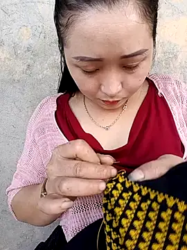 Snapshot of miemie-xx chatting on October 18, 2:03 am miemie-xx online show from October 18, 2:03 am