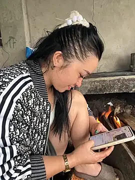 Snapshot of miemie-xx chatting on November 13, 3:27 am miemie-xx online show from November 13, 3:27 am