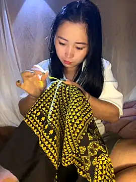 Snapshot of miemie-xx chatting on November 18, 1:22 am miemie-xx online show from November 18, 1:22 am