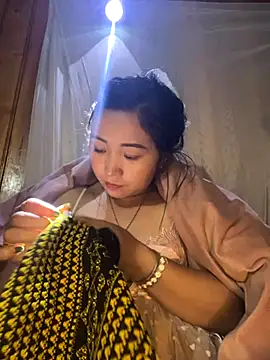 Snapshot of miemie-xx chatting on November 22, 1:32 pm miemie-xx online show from November 22, 1:32 pm