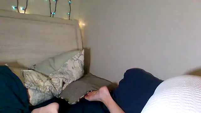 easy briezy online show from October 8, 2:09 am