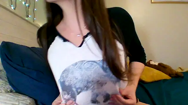 easy briezy online show from November 3, 11:37 pm