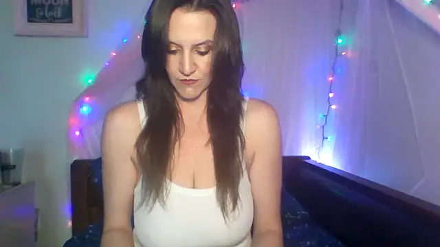 easy briezy online show from November 24, 9:03 pm