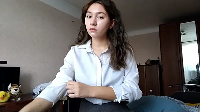 MiaLovelyOne online show from October 7, 8:11 am