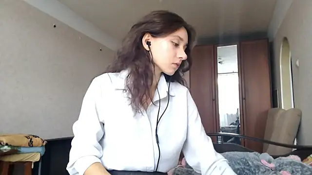 MiaLovelyOne online show from October 13, 8:47 am