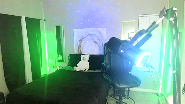 Snapshot of Myonnathegod chatting on December 18, 5:02 am Myonnathegod online show from December 18, 5:02 am