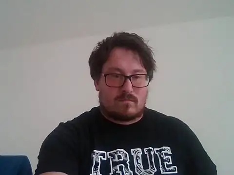 Snapshot of czechguy chatting on November 1, 1:35 pm czechguy online show from November 1, 1:35 pm